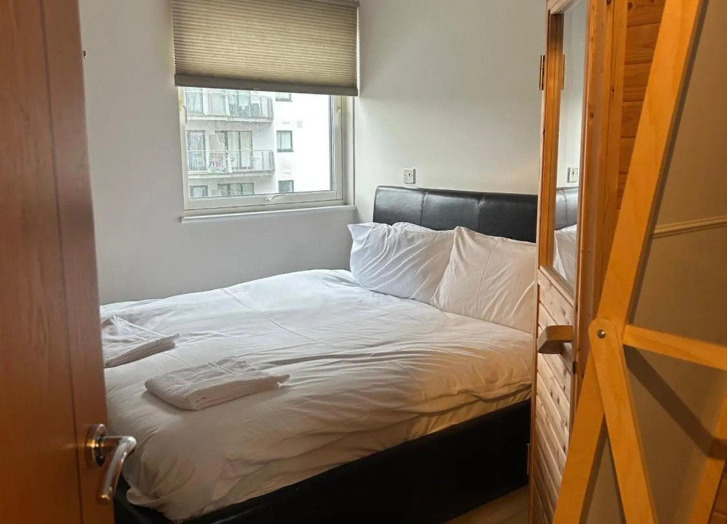 Stunning Waterfront Apartment Close To Cardiff Bay And Penarth With Parking